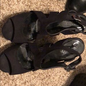 Black wedges